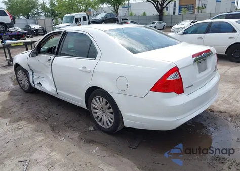 2011 Ford Fusion Hybrid z USA, uszkodzony, nr VIN 3FADP0L35BR271499